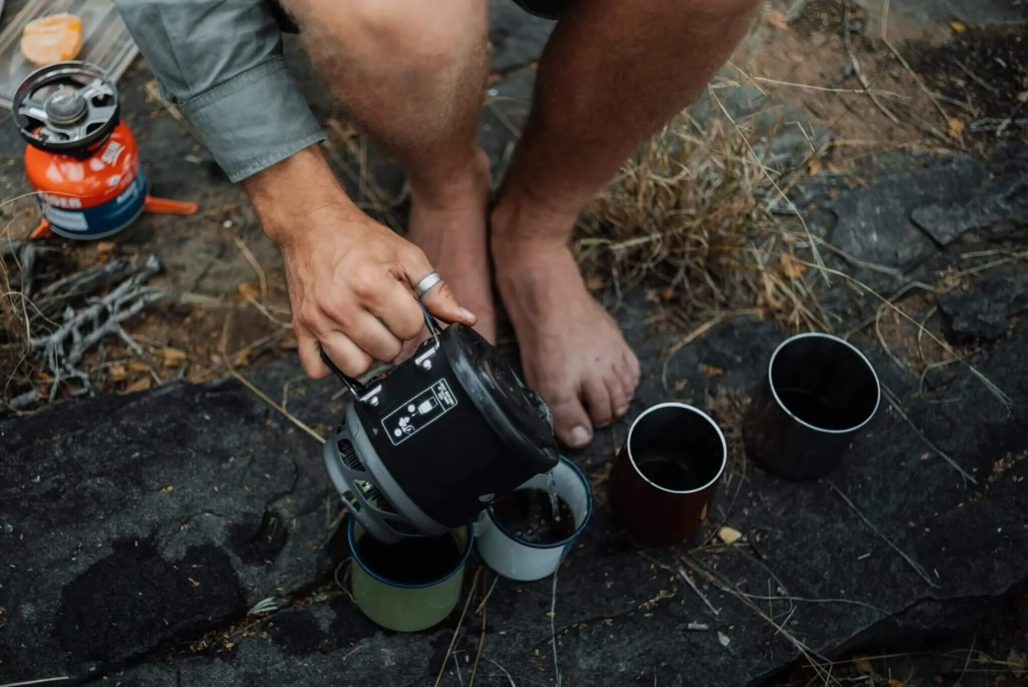 Primitieve trail, de dag beginnen met een kop koffie
