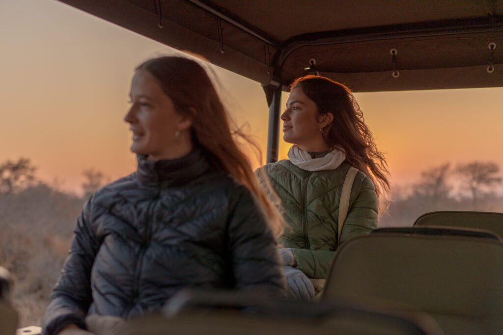 2 vrouwen op gamedrive in Zuid-Afrika